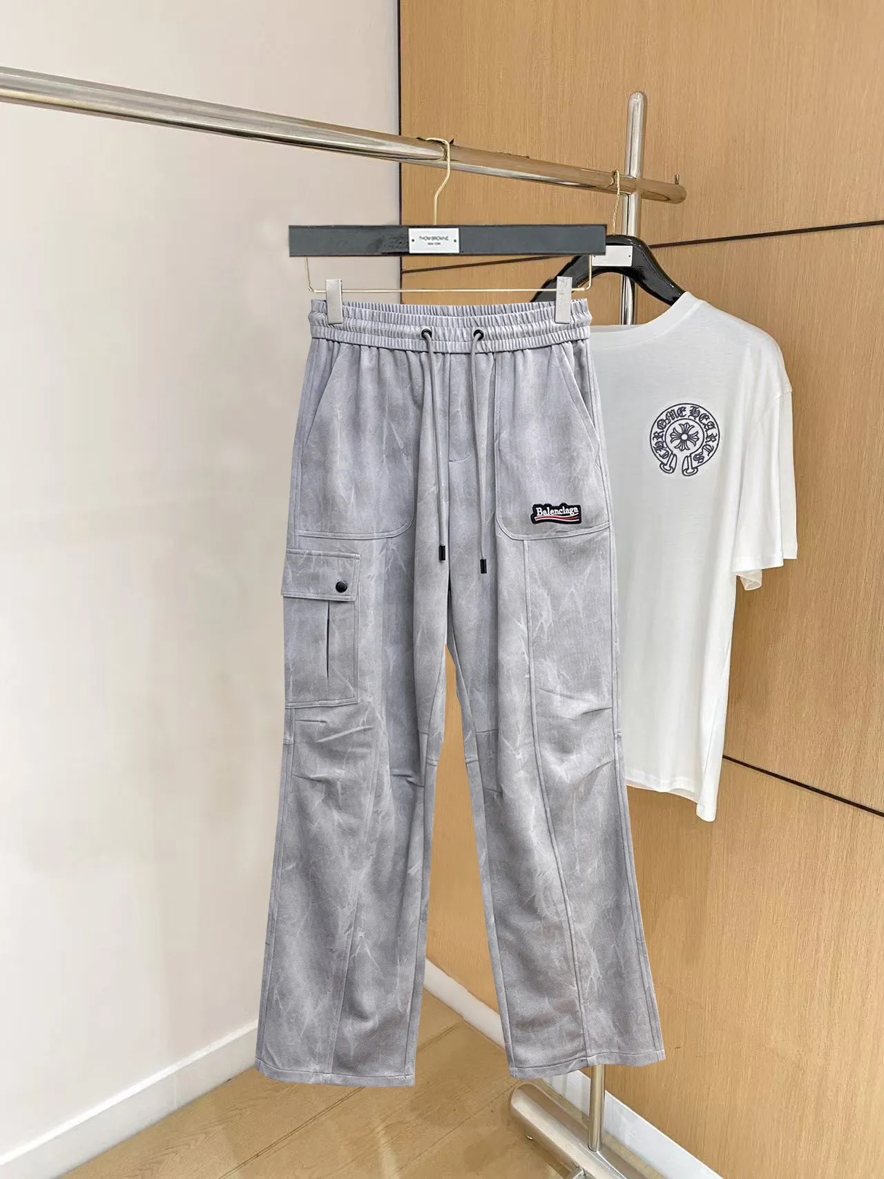 Balenciaga 🆕2026 Autumn and Winter New Arrival Casual Pants! 🎁On sale simultaneously on the official website. Brand Classic LOGO casual pants, customized fabrics, excellent comfort and strong touch. Highly recognisable, perfect appearance and craftsmanship. Size:M-3XL